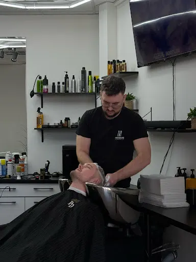 Men's World Barber & Clinic Płock